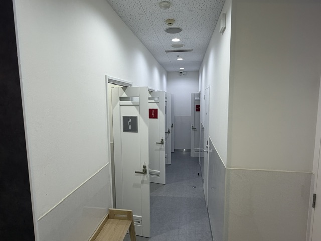 更衣室内