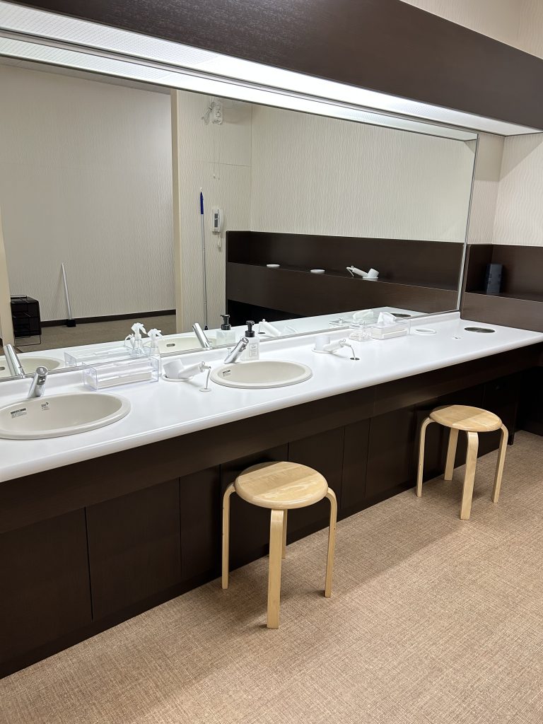 パウダールーム