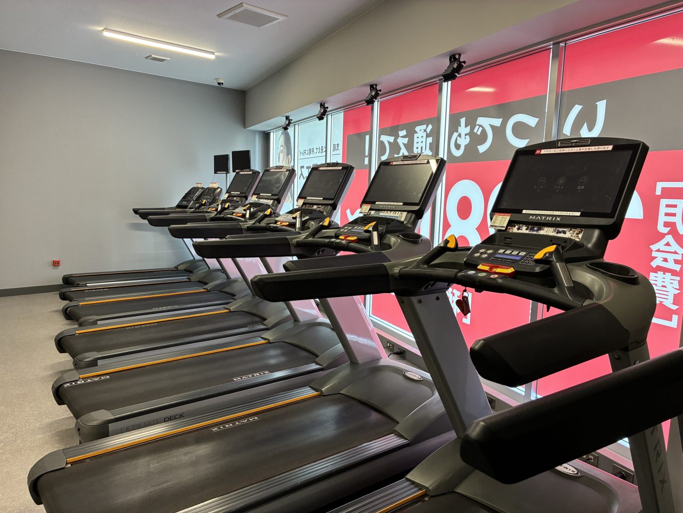 トレッドミル8台・アセントトレーナー2台・エアロバイク2台