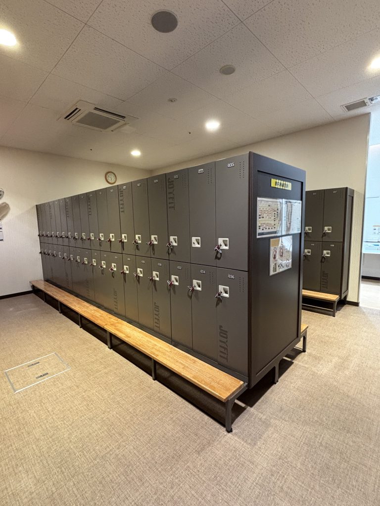 ロッカールーム1